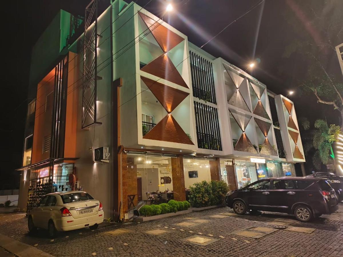Hotel Royalton Residency Mundakāyam Esterno foto