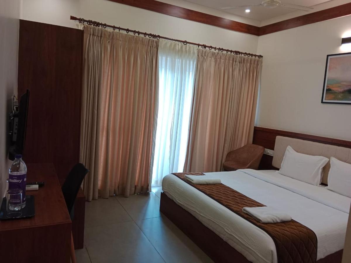 Hotel Royalton Residency Mundakāyam Esterno foto