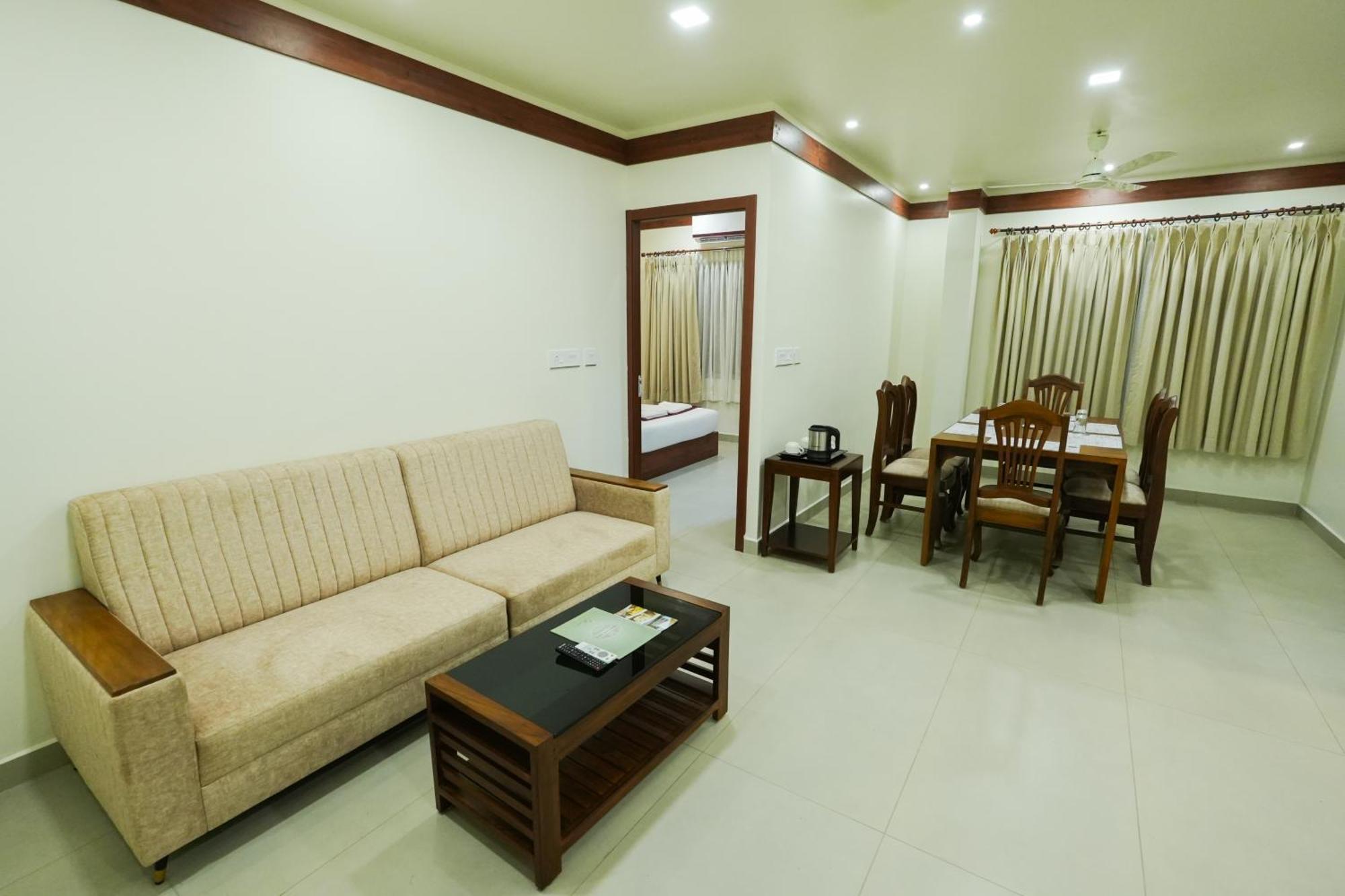 Hotel Royalton Residency Mundakāyam Esterno foto