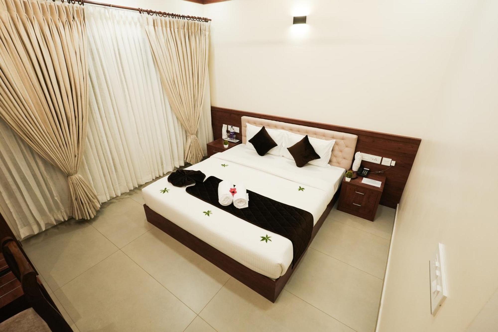Hotel Royalton Residency Mundakāyam Esterno foto